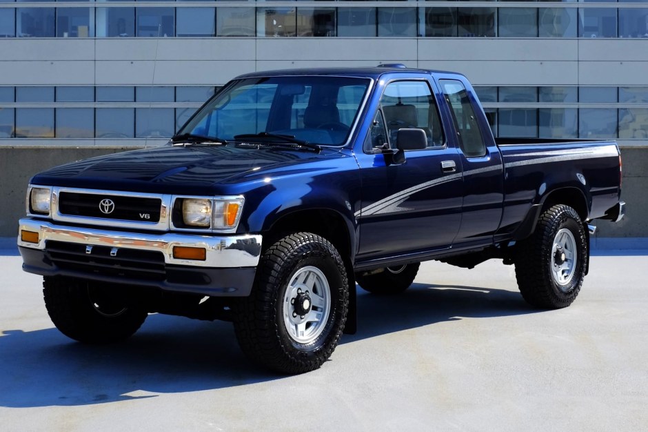 1995 Toyota Hilux sold at auction for $22,250