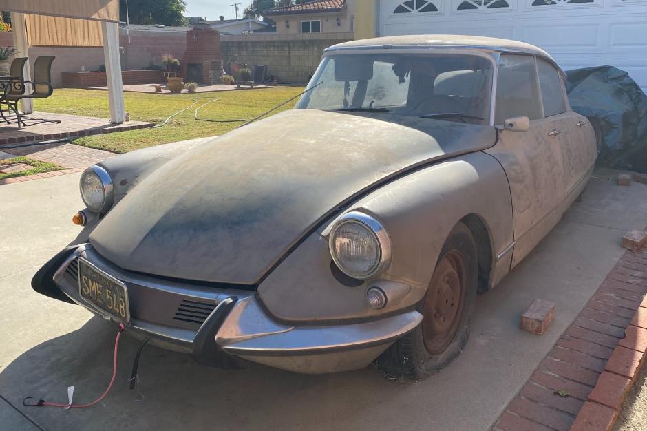 1966 Citroen DS sold at auction for $2,100