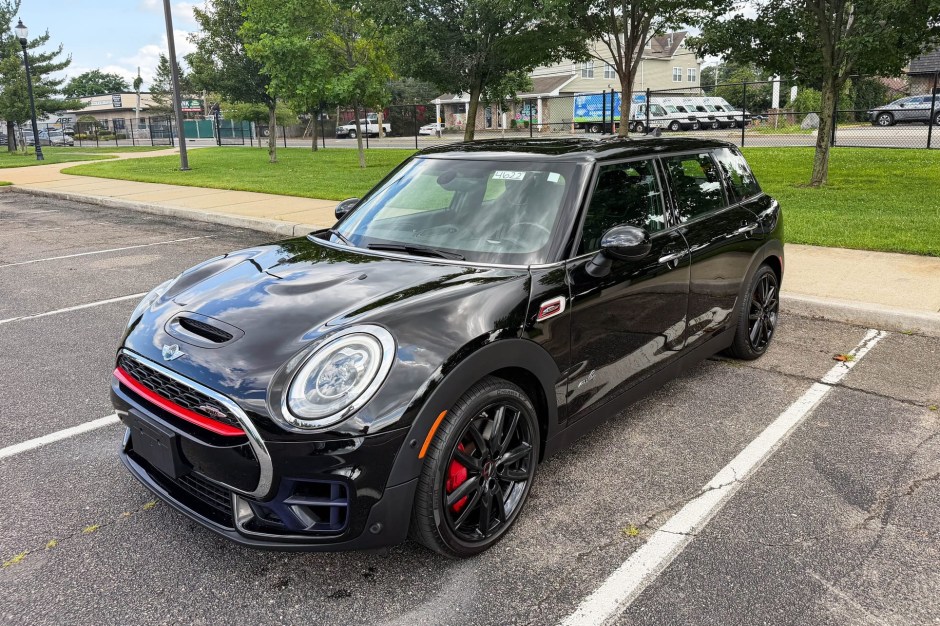 2018 Mini Cooper Clubman sold at auction for $20,000